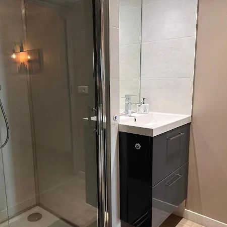 D'exception & Acces Direct Apartmán